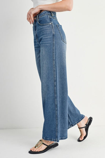 HIGH-RISE WIDE-LEG JEANS